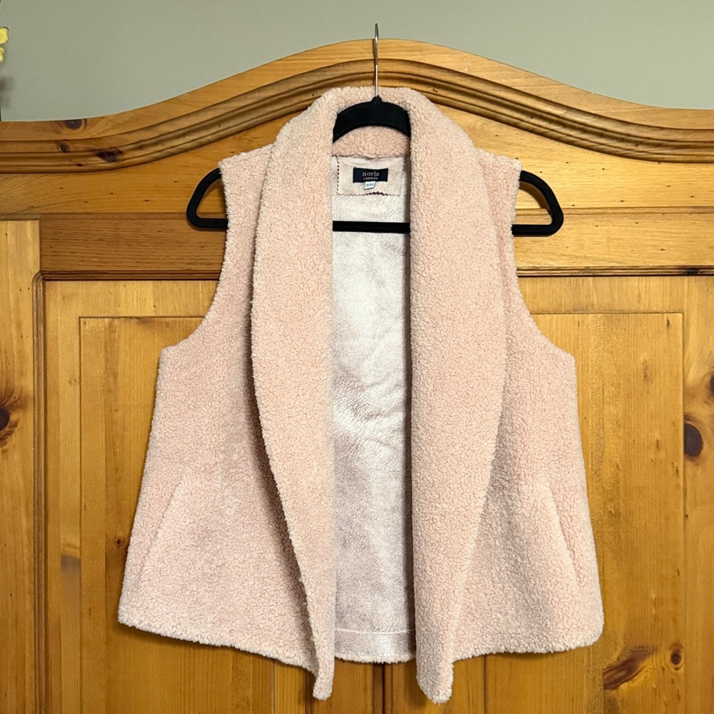 Anthropologie Norla Canada Sherpa Vest 
Size S/M Pale Rose